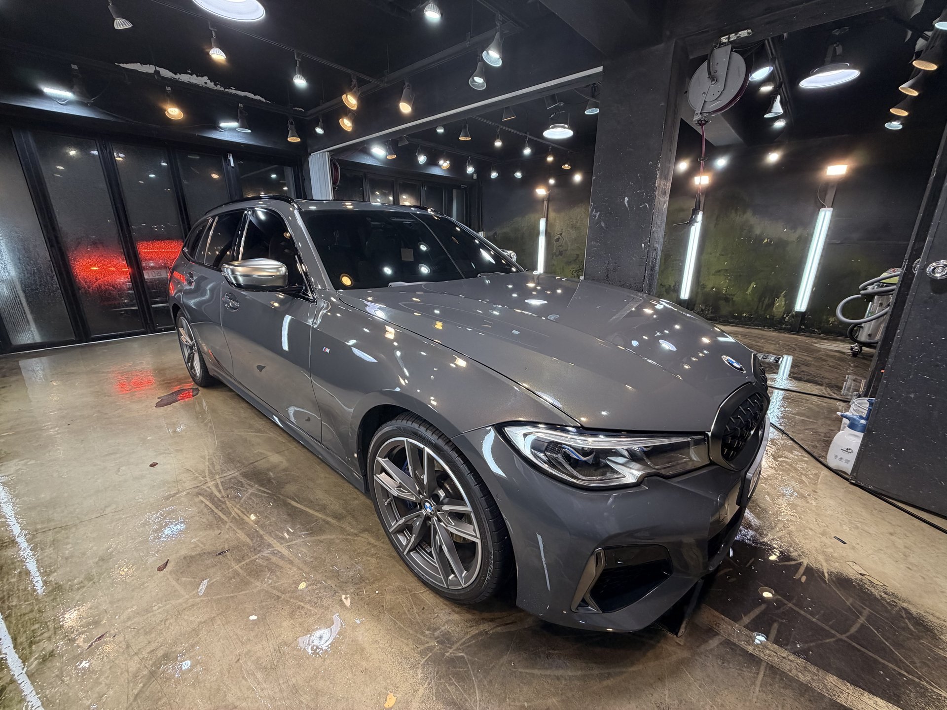 BMW 3 SERIES - View 1