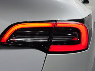 TESLA MODEL Y - 10