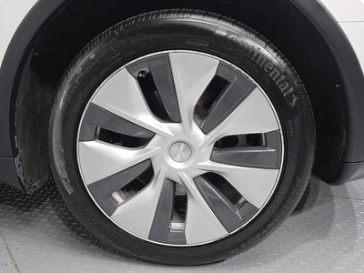 TESLA MODEL Y - 8