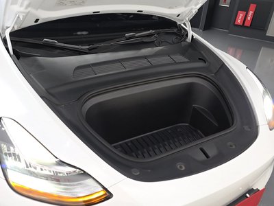 TESLA MODEL Y - 7