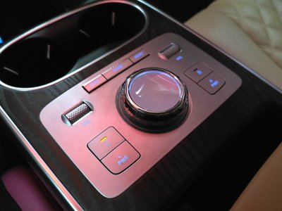 صورة 7 لـ 2023 Genesis GV80