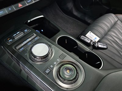 2023 Genesis GV70 — миниатюра 12