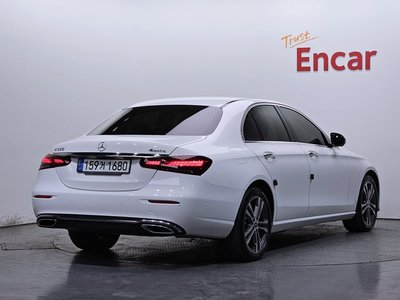 MERCEDES-BENZ E-CLASS - 2