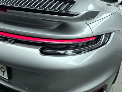 2022 Porsche 911 — миниатюра 12