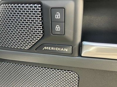 LAND ROVER DEFENDER - 6