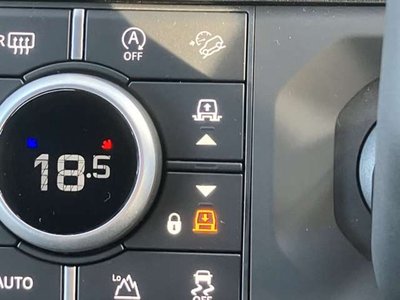 LAND ROVER DEFENDER - 3