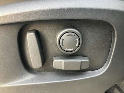 LAND ROVER DEFENDER - 10