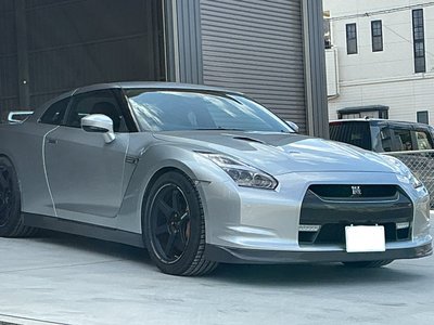 NISSAN GT-R - 1