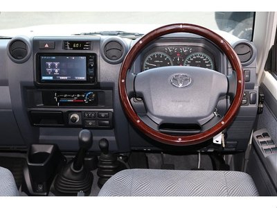 2014 Toyota LAND CRUISER 70 — миниатюра 14