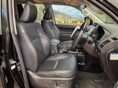 TOYOTA LAND CRUISER PRADO - 10