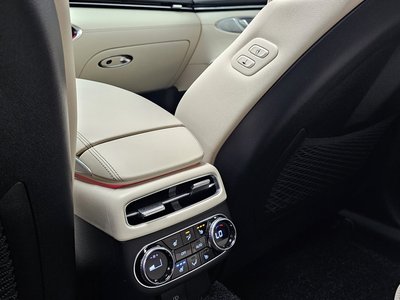 صورة مصغرة 30 لـ 2022 Genesis GV70