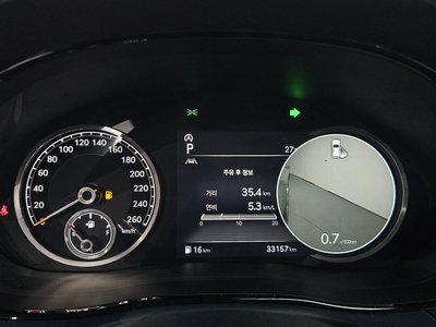 2021 Genesis GV70 — миниатюра 25