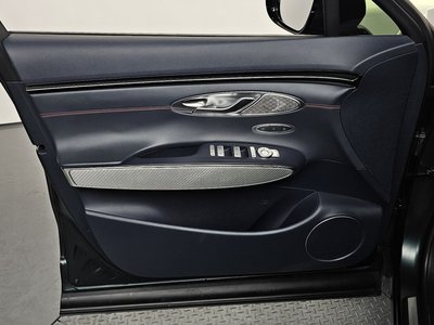 2021 Genesis GV70 — миниатюра 14