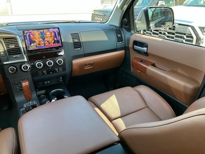 TOYOTA SEQUOIA - 7