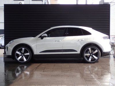 PORSCHE MACAN - 4