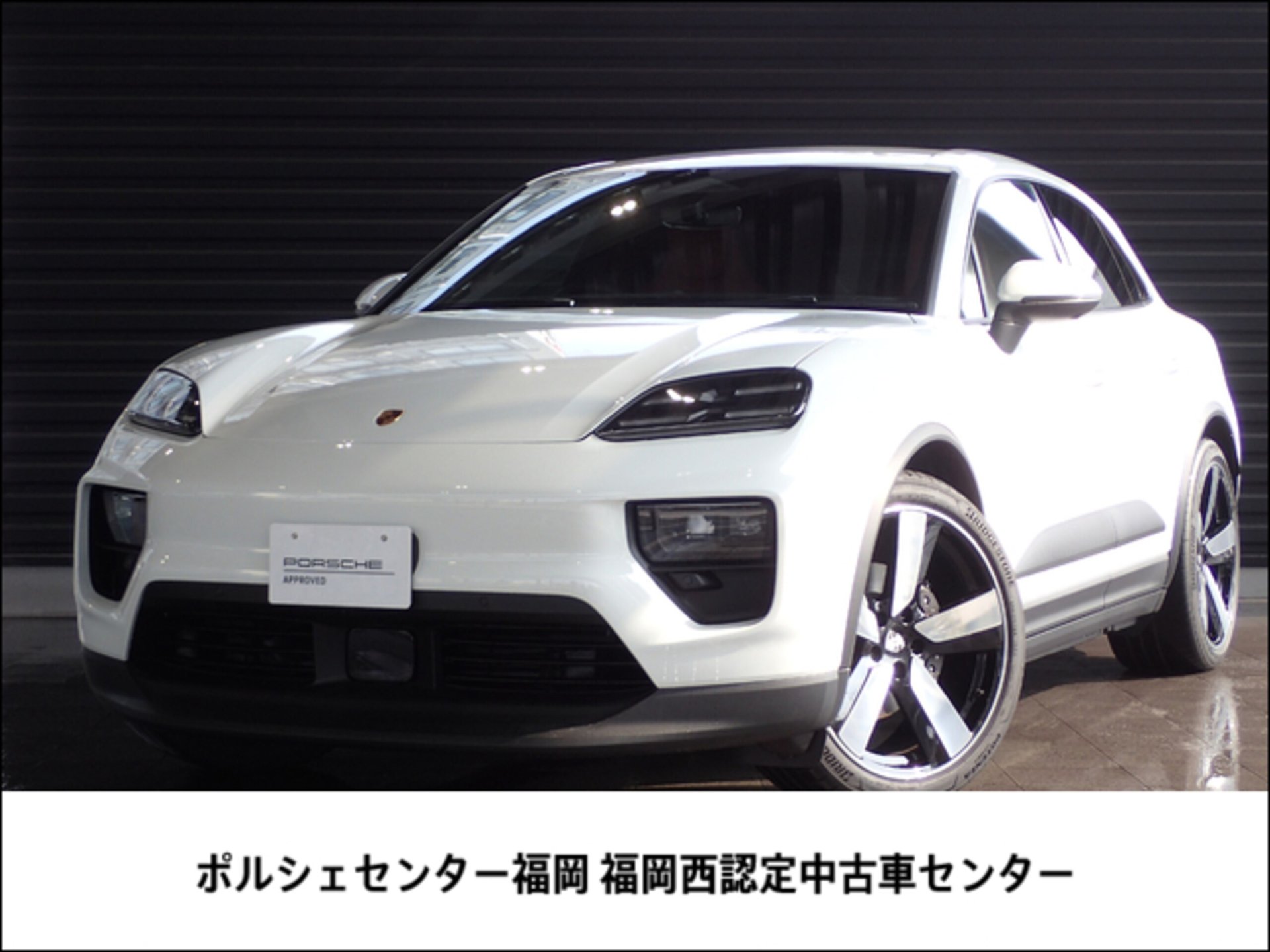 PORSCHE MACAN - View 1