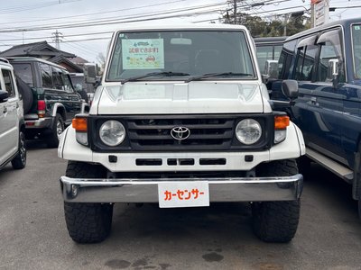 TOYOTA LAND CRUISER 70 - 2