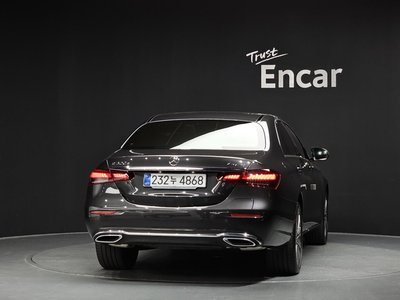 MERCEDES-BENZ E-CLASS - 4