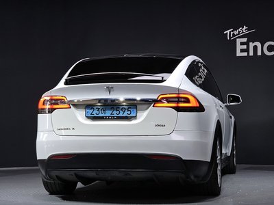 TESLA MODEL X - 3