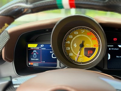 FERRARI F8 TRIBUTO - 8