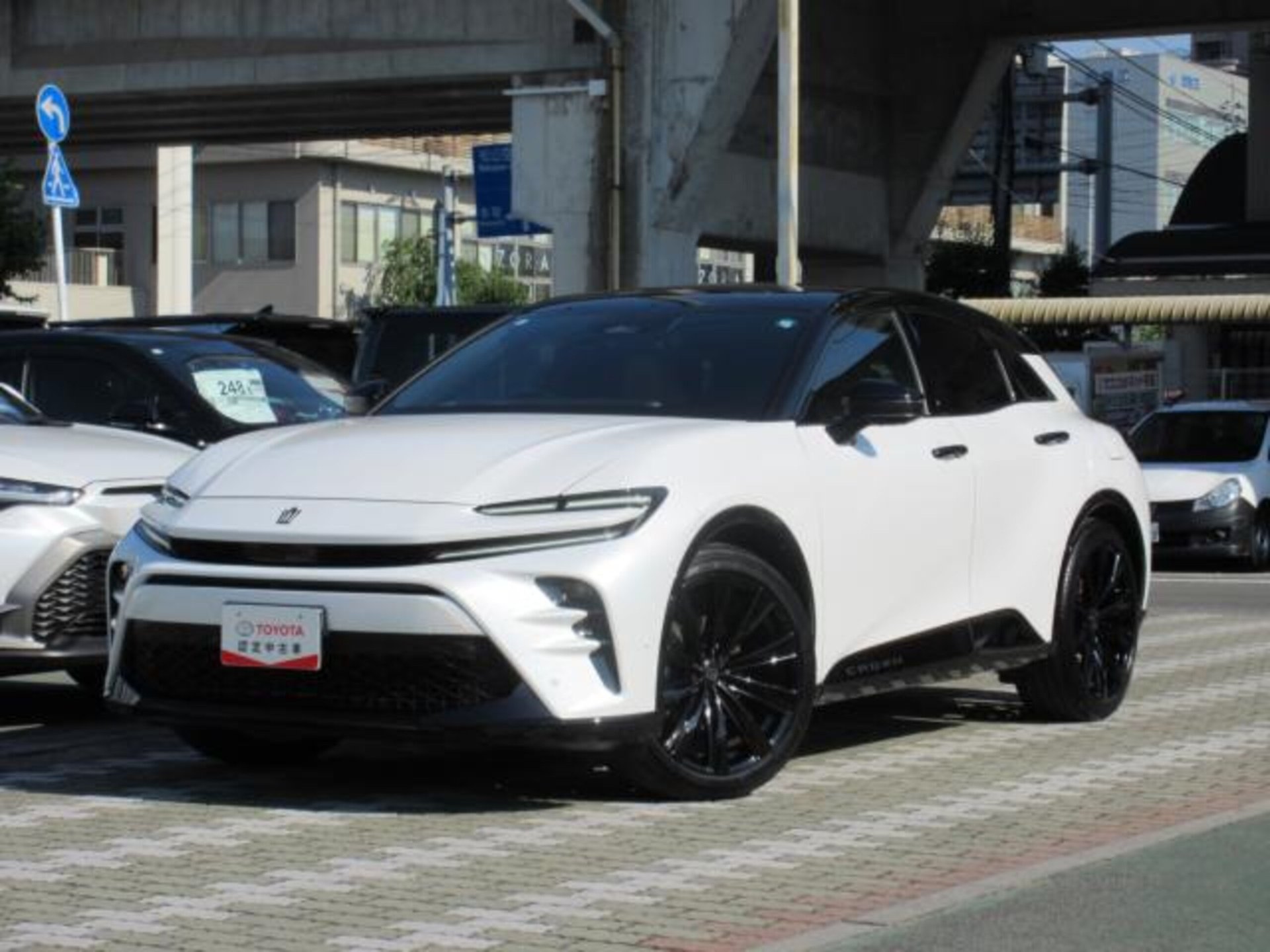 TOYOTA CROWN SPORT - View 1