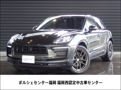 PORSCHE MACAN - 1