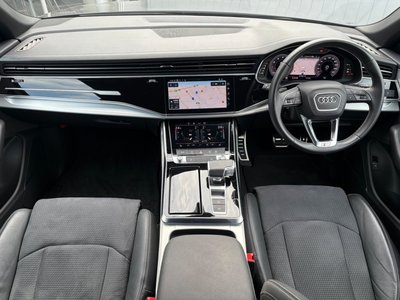 AUDI Q8 - 3