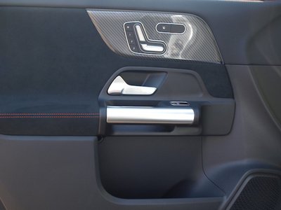 MERCEDES-BENZ GLA - 7