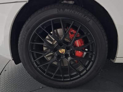 PORSCHE MACAN - 8