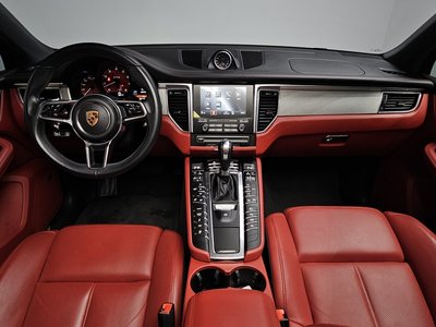 PORSCHE MACAN - 5