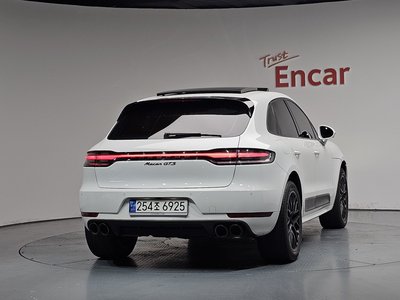 PORSCHE MACAN - 4