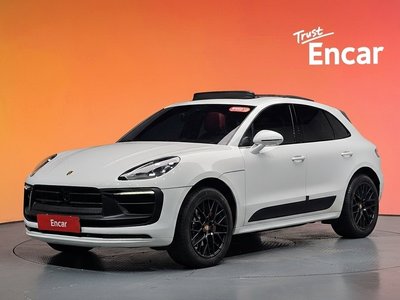 PORSCHE MACAN - 1