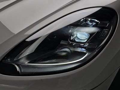 PORSCHE MACAN - 9