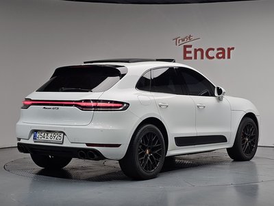 PORSCHE MACAN - 2