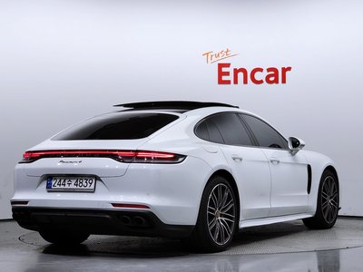 PORSCHE PANAMERA - 4