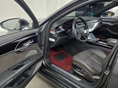 AUDI A8 - 10