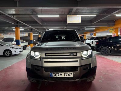 LAND ROVER DEFENDER - 1