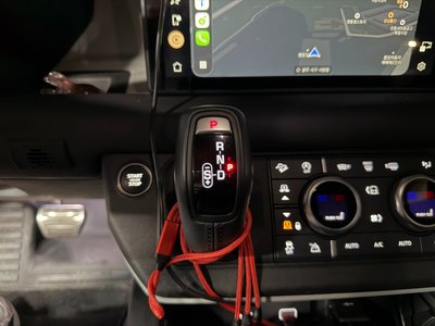 LAND ROVER DEFENDER - 9