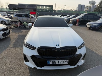 BMW 5 SERIES - 1