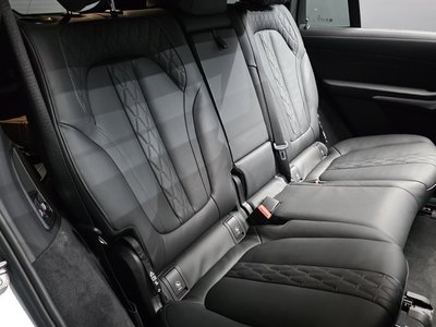 2025 BMW X7 缩略图 17