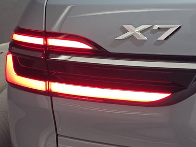 2025 BMW X7 — фото 10