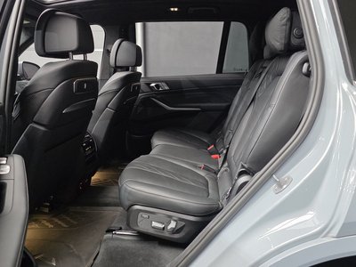 2025 BMW X7 缩略图 18