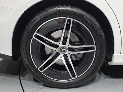 MERCEDES-BENZ E-CLASS - 6