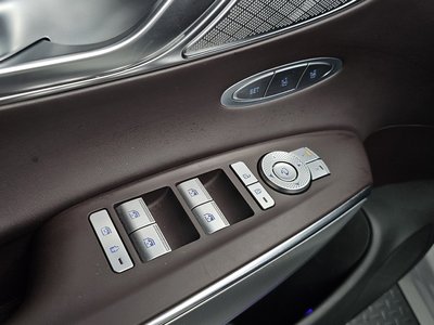 2021 Genesis GV70 — миниатюра 29