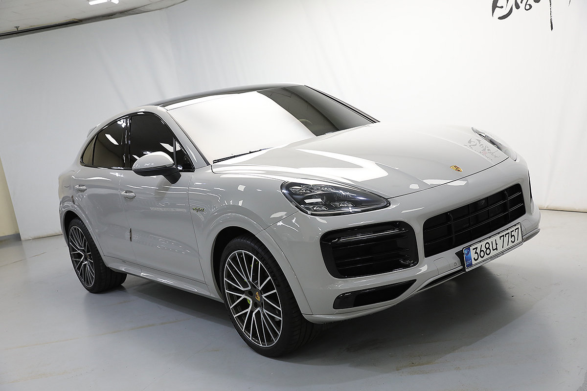 PORSCHE CAYENNE - View 1