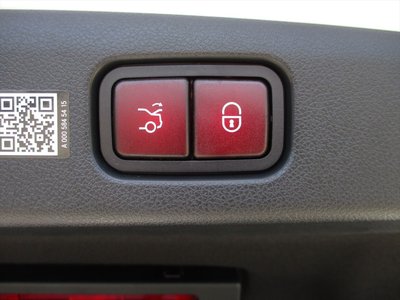 MERCEDES-BENZ E-CLASS - 8