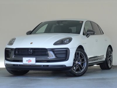 PORSCHE MACAN - 1