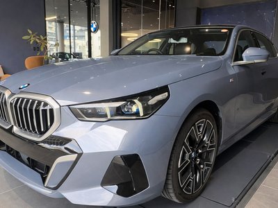 BMW 5 SERIES - 1