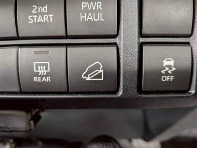 TOYOTA LAND CRUISER 70 - 9