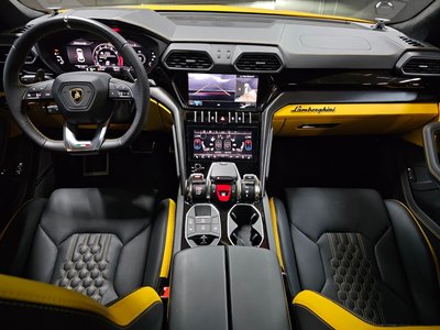 2024 Lamborghini URUS thumbnail 20